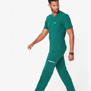 NWT FIGS Leon 2 Pocket Top Hunter Green